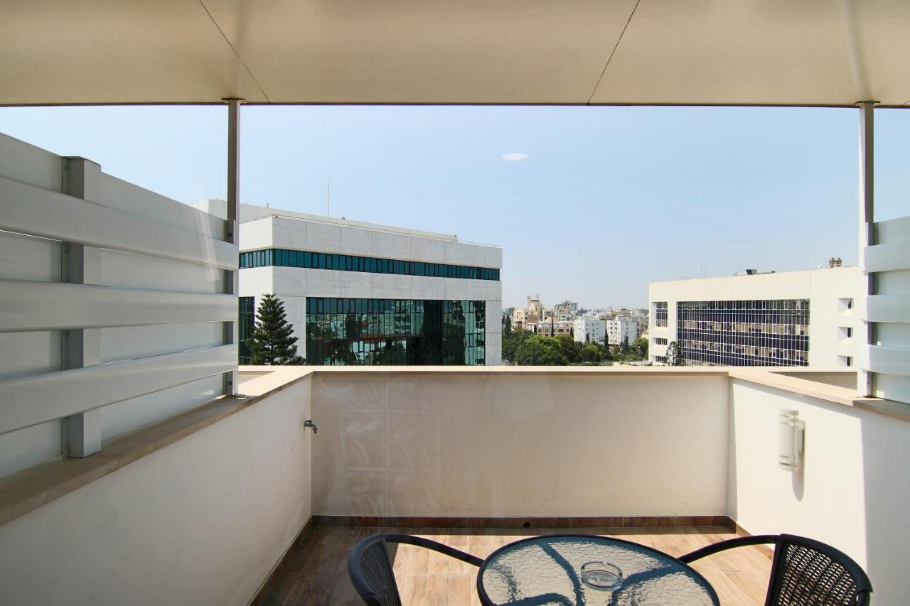Phaedrus Living: Luxury Suite Nicosia 505 Esterno foto